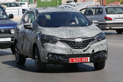 Новый кроссовер Renault на базе X-Trail: первые снимки в сети