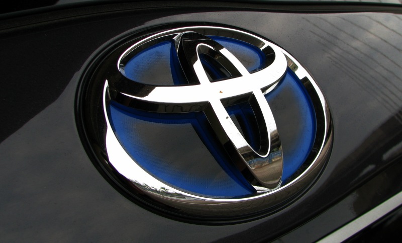 Toyota подготовила две новые версии для Yaris Hybrid