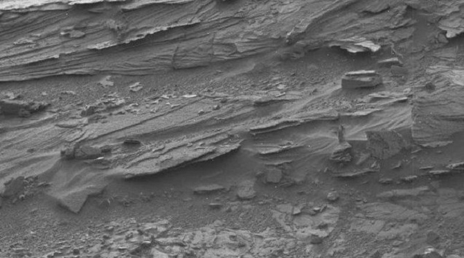 Уфологи увидели фигуру женщины на снимках Марса