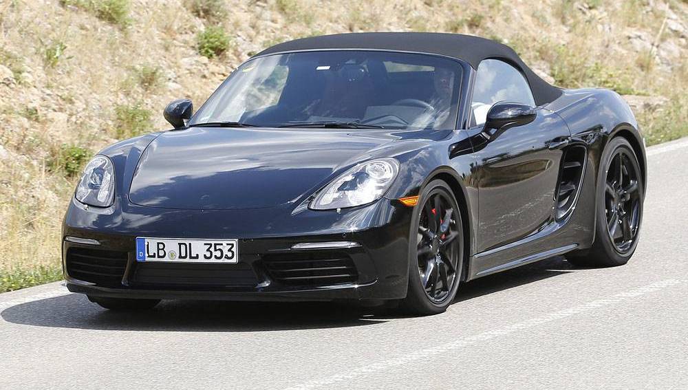 Обновленный Porsche Boxster появился без камуфляжа