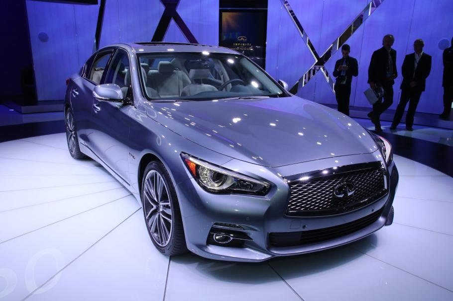 Седан Infiniti Q50 получит 2-литровый турбированный мотор