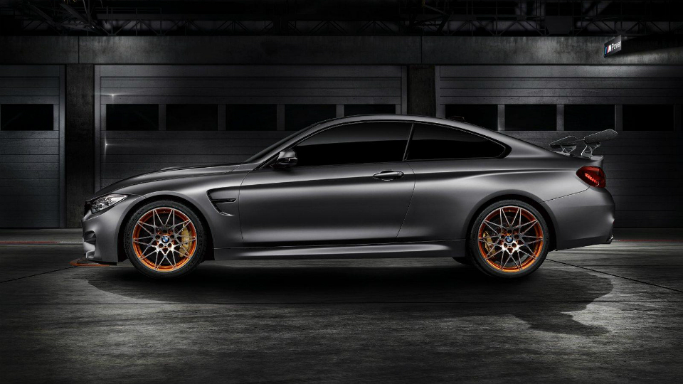 Компания BMW показала трековый концепт M4 GTS