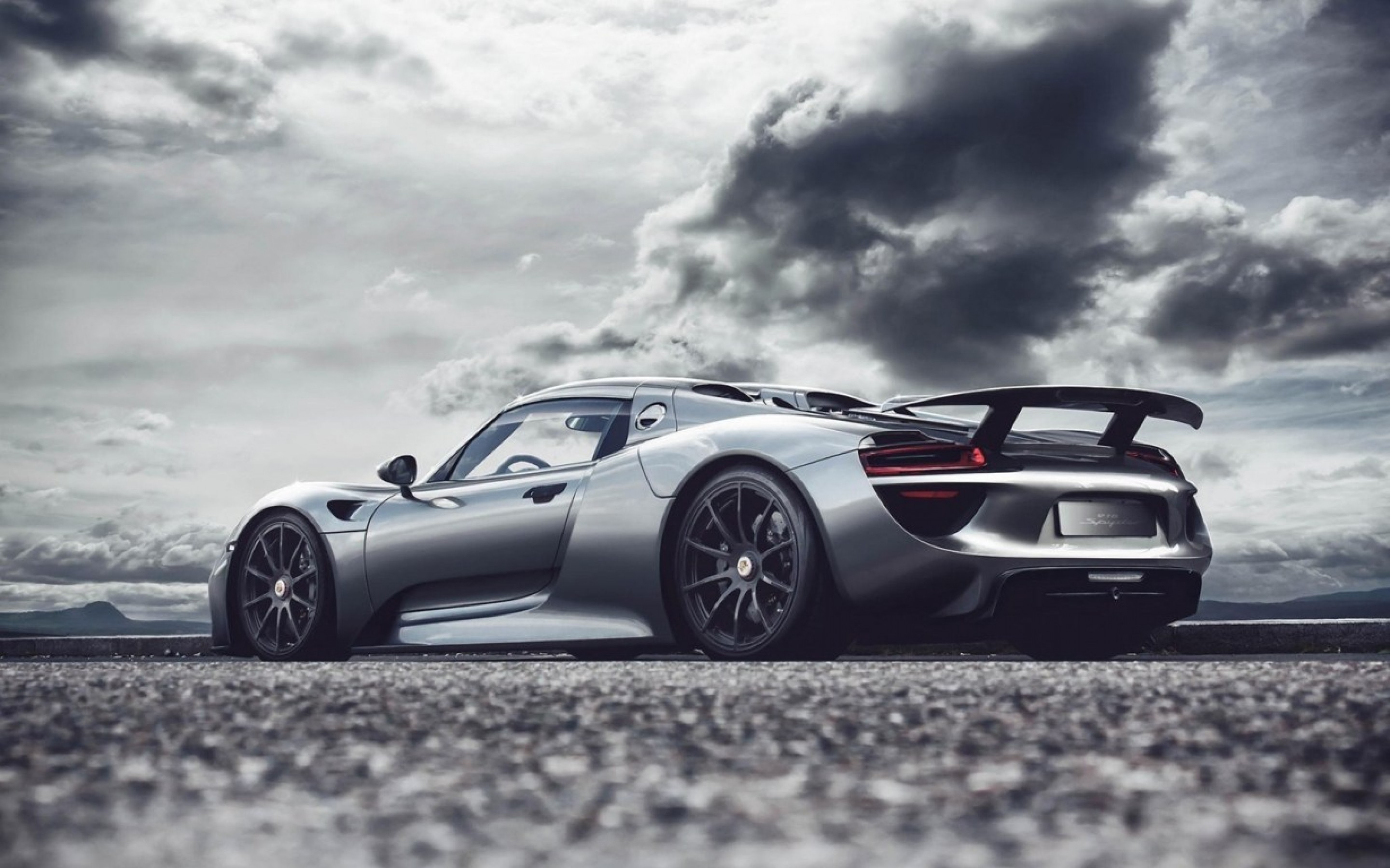 Эксклюзивный Porsche 918 Spyder выставлен на продажу в Дубае