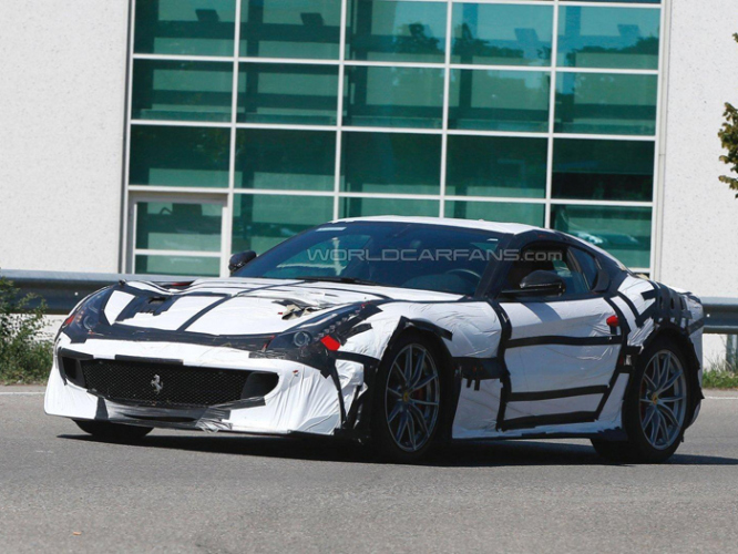 Новая Ferrari F12 GTO замечена на тестах в Маранелло