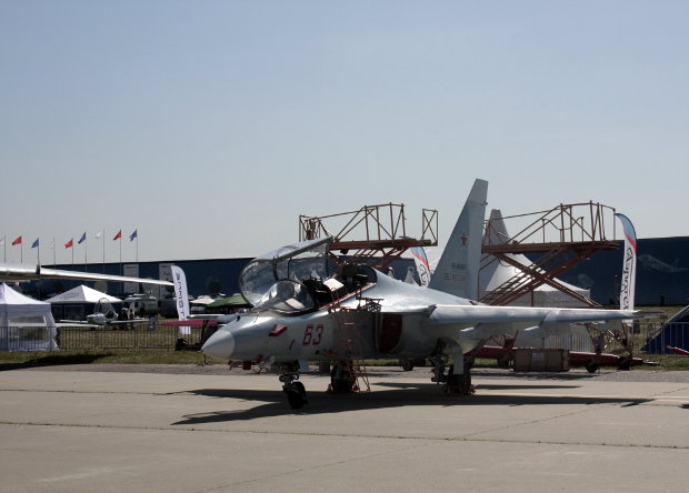 Учебный самолет Як-130 получит лазерный дальномер