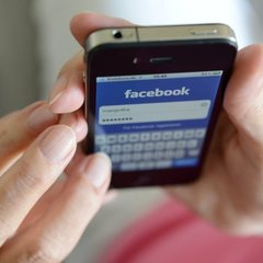 Facebook делает женщин старше 30 лет несчастными