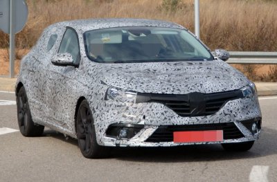 В Европе Renault вывел на дорожные тесты новый Megane