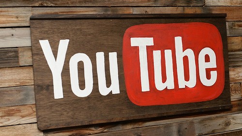 YouTube добавил функцию покупки товаров во время просмотра роликов