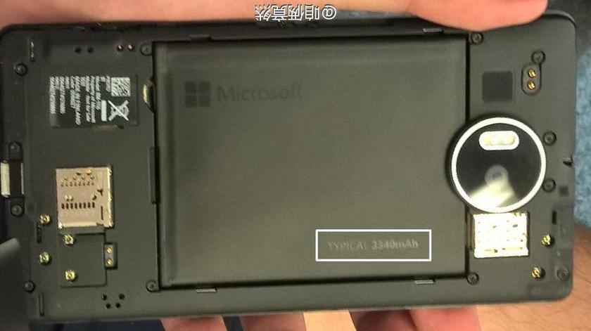 Microsoft Lumia 950 XL получит съемный аккумулятор