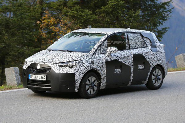 На тестах засняли новый Opel Meriva третьего поколения