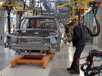 Продажи легких коммерческих машин на российском рынке упали на треть