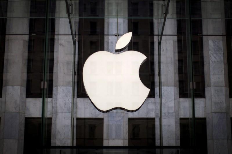 В Apple признались в намеренном замедлении работы старых версий iPhone