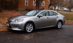 Обновленный Lexus ES350 и Lexus ES300h появился в Америке