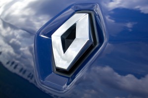 Renault понизила годовой прогноз продаж из-за России и Бразилии