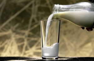 Ученые: парное молоко медленно убивает новое поколение людей